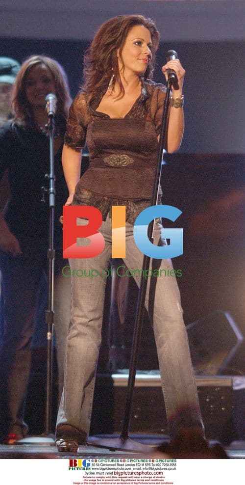 SARA EVANS performs at CMA Awards