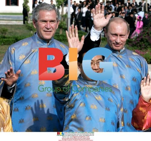 World Leaders Wear Vietnamese Silk Tunics