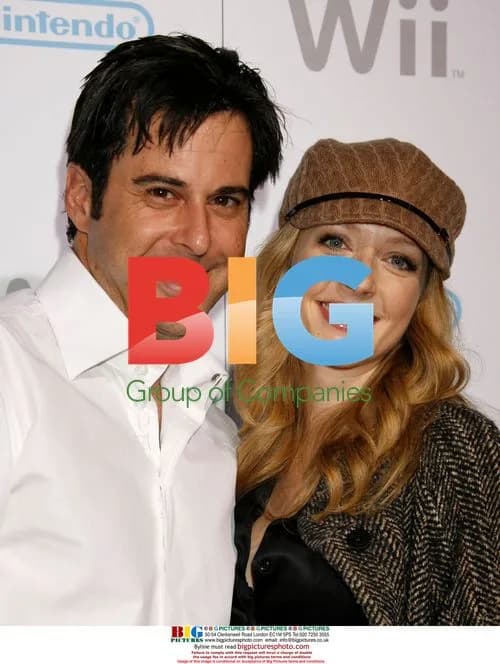 Jonathan Silverman and Jennifer Finnigan at Wii launch party