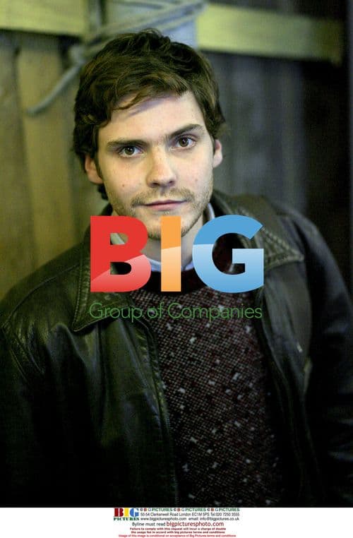 Daniel Bruhl Filming Bourne Ultimatum in Paris