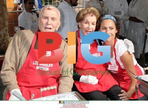 Kirk Douglas, Anne Douglas & Minnie Driver at LA Mission Thanksgiving