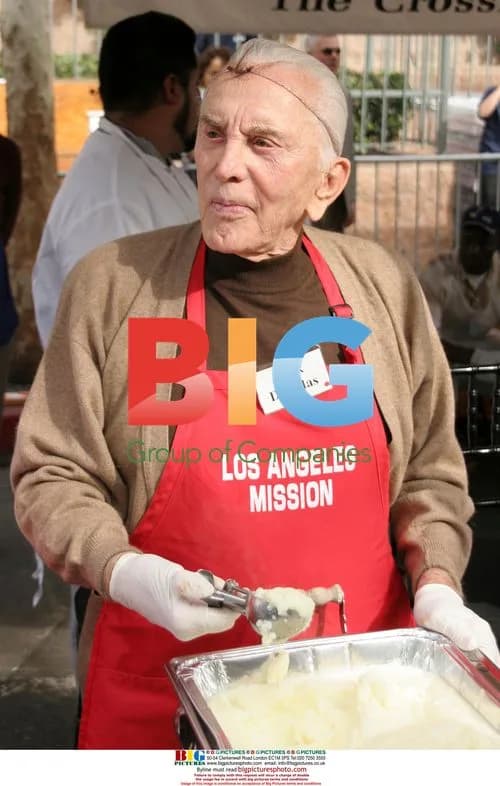 Kirk Douglas at LA Mission Thanksgiving Meal