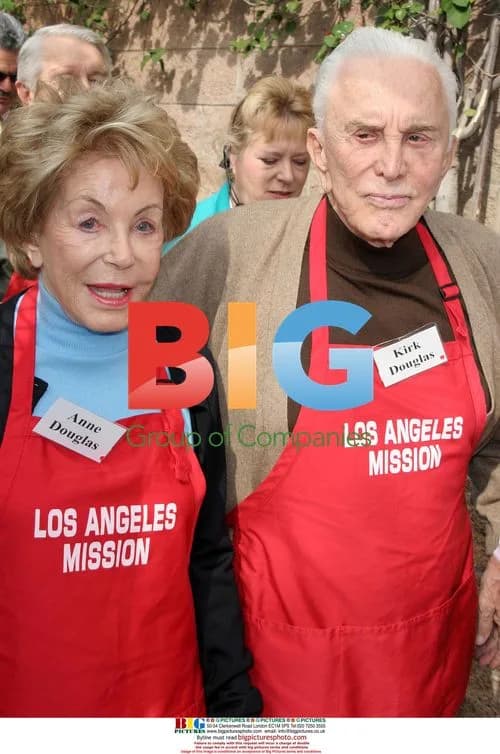 Kirk & Anne Douglas at Thanksgiving Meal