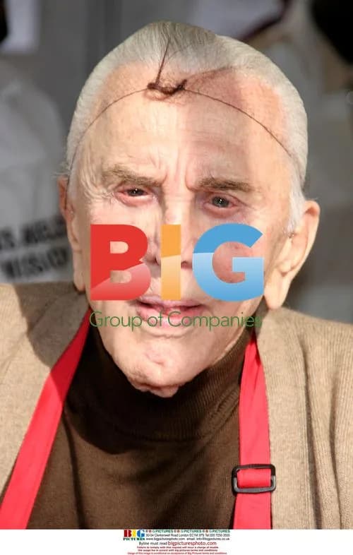 Kirk Douglas at LA Mission Thanksgiving Meal