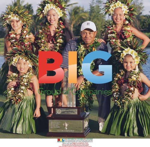 Tiger Woods with hula dancers