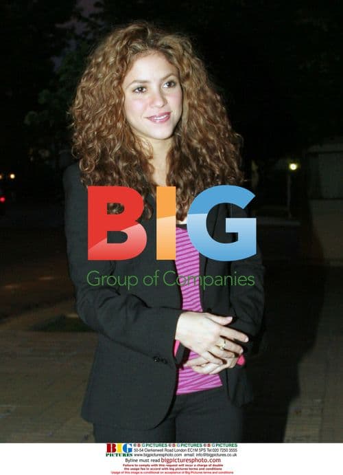 Shakira outside hotel in Argentina