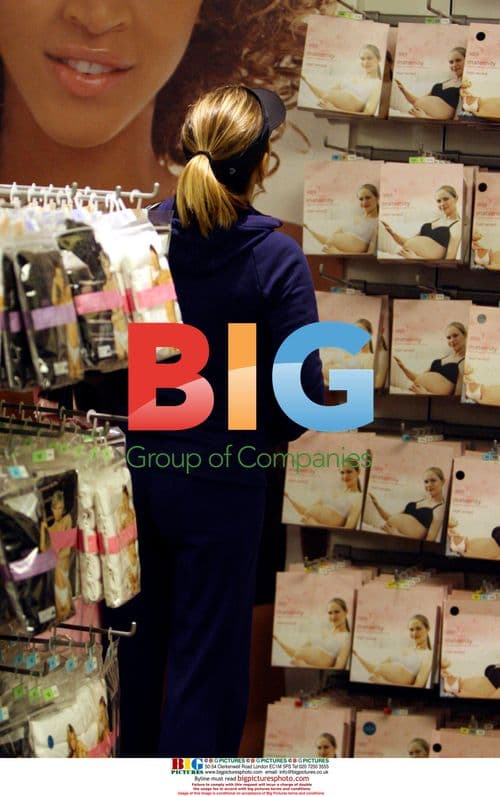 Chelsea Footballer Frank Lampard's Pregnant Fiancee Shopping