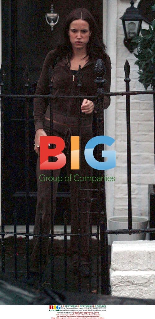 Sophie Anderton Leaves Clinic After Injury