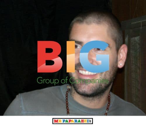 Shyne Lynch Relaxes on Stage in Glasgow