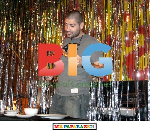 Singer Shyne Lynch Enjoys Casual Performance in Glasgow