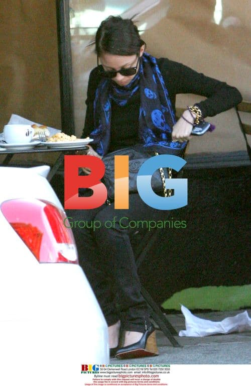 Nicole Richie Eats Lunch with Friend