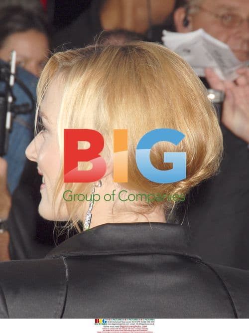 Actress KATE WINSLET at 'The Holiday' premiere