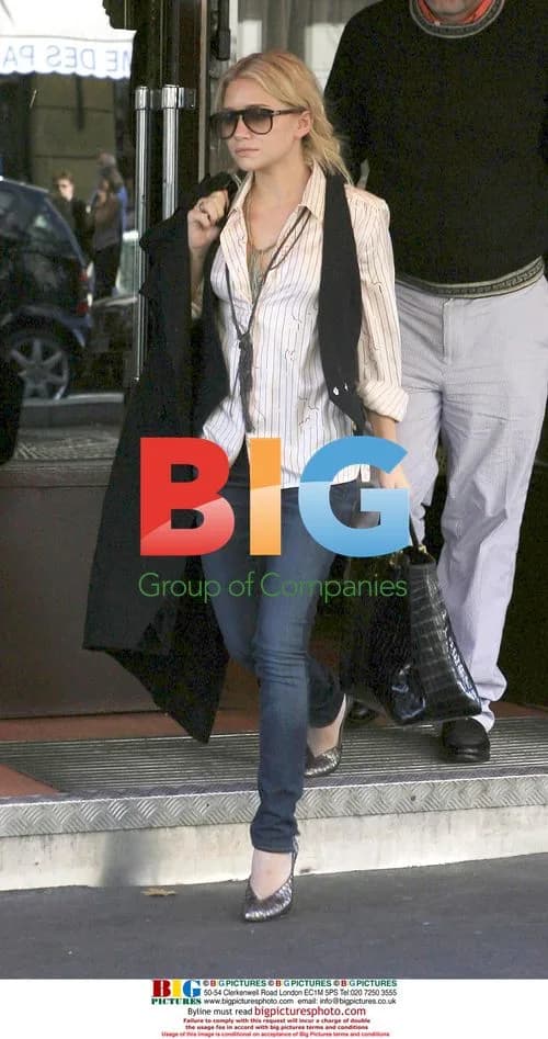 Ashley Olsen leaves Brasserie Lipp, Paris