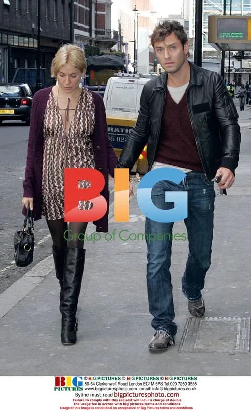 Jude Law and Sienna Miller Going to Cinema