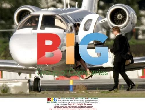 Brad Pitt and Angelina Jolie take private jet
