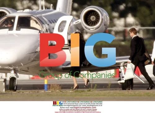 Brad Pitt and Angelina Jolie take private jet
