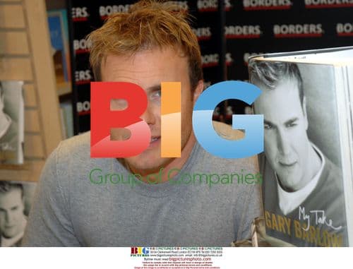 Gary Barlow signs books at Glasgow shop