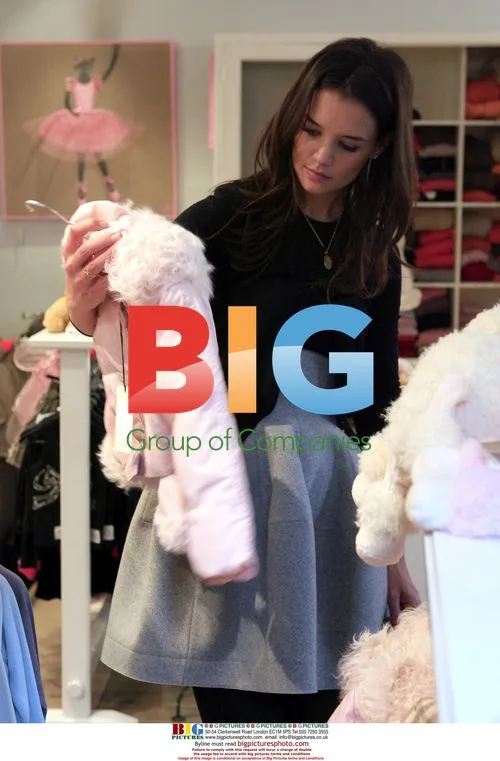 Katie Holmes goes shopping in Paris