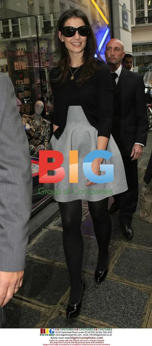 Katie Holmes shopping in Paris kid store