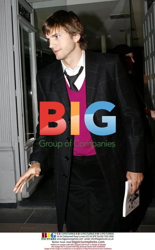 Ashton Kutcher Enjoys Madrid Nightlife