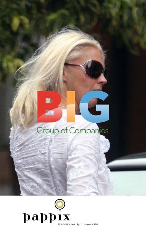 Tamara Beckwith and Daughter Shopping