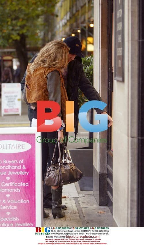 BB7's Mikey and Grace go window shopping