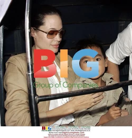 Brad Pitt and Angelina Jolie in Pune, India