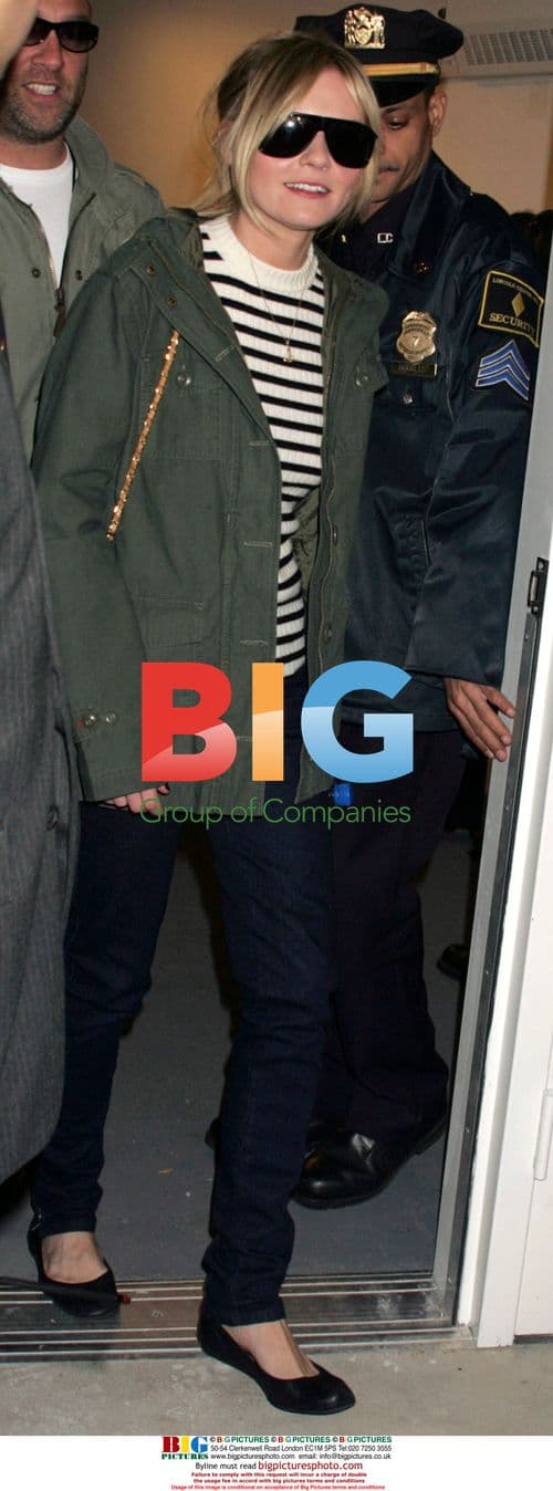 Kirsten Dunst Exits Marie Antoinette Press Conference