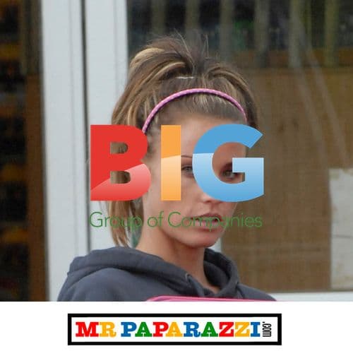 Katie Price Shops in Flip-Flops