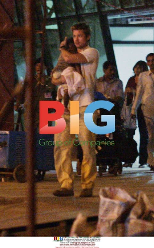 Pitt and Jolie Arrive in Pune, India