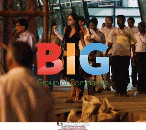 Brad Pitt and Angelina Jolie at Pune Airport