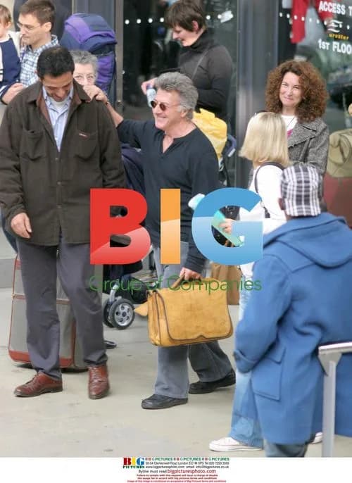 Dustin Hoffman arrives in Paris