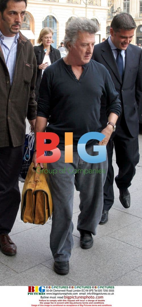 Dustin Hoffman and wife arrive in Paris