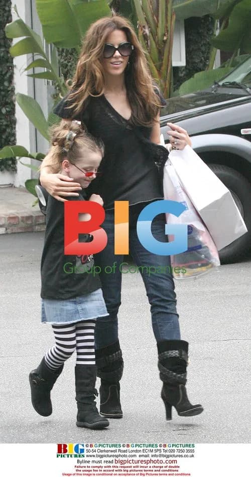 Kate Beckinsale Shopping with Daughter
