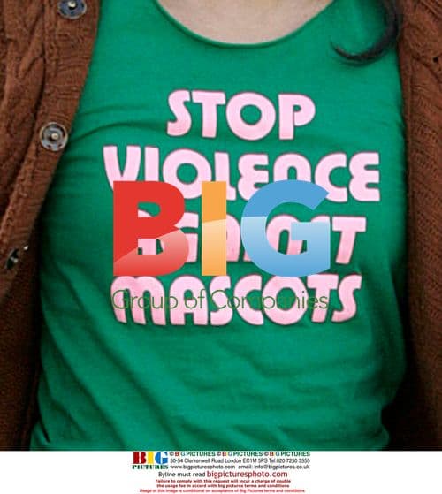 Actress Sandra Oh steps out with boyfriend