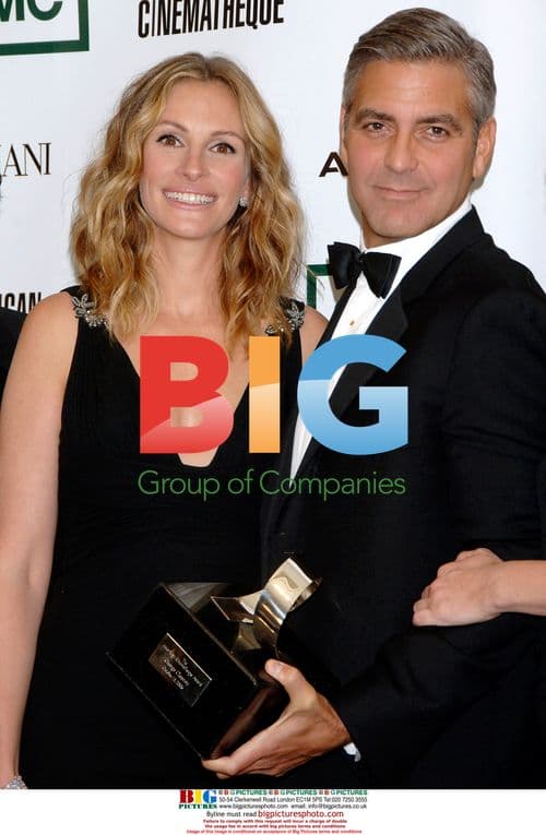 Julia Roberts presents George Clooney award