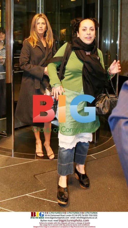 Jennifer Aniston Arrives at Oprah Show in Chicago
