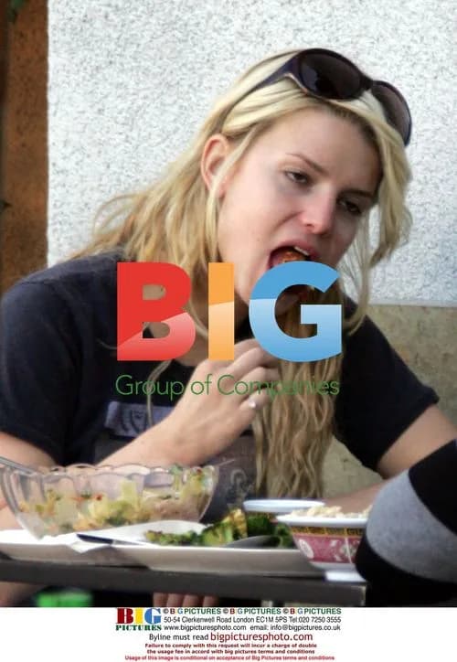 Jessica Simpson Lunches with Friend