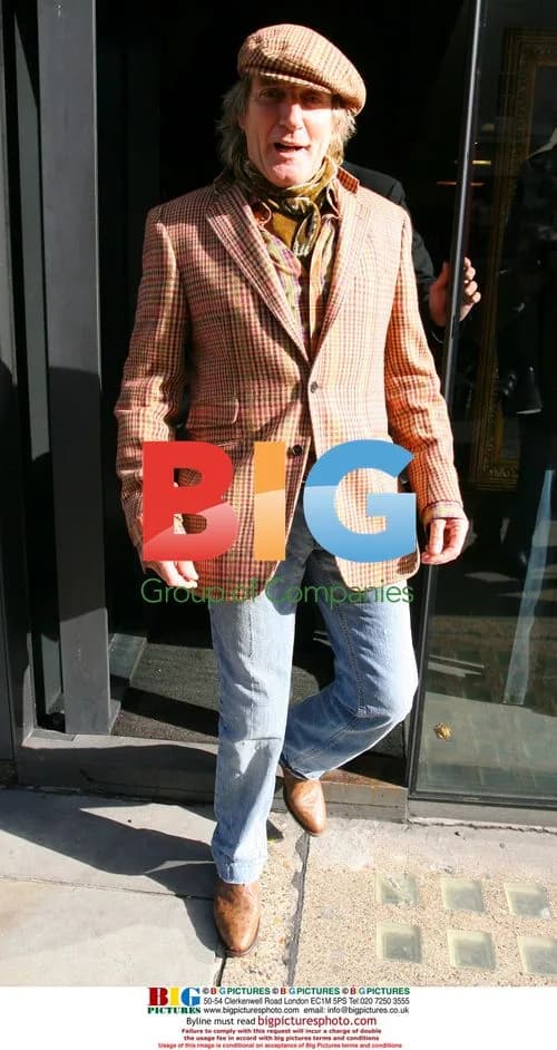 Rod Stewart and Penny Lancaster Shopping