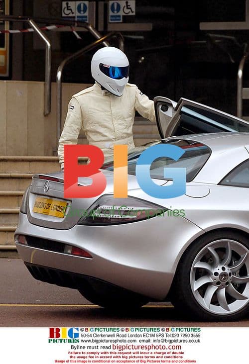 The Stig Gets Clamped at MPH 2006