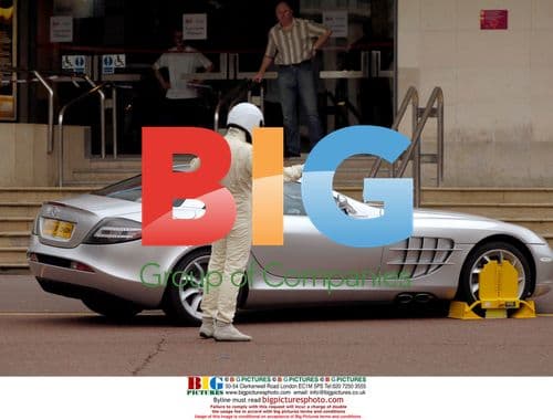 The Stig's Mercedes-Benz SLR McLaren Clamped