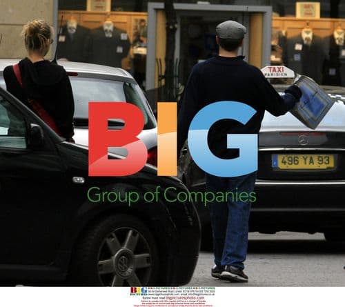 DiCaprio and Rafaeli Shop in Paris