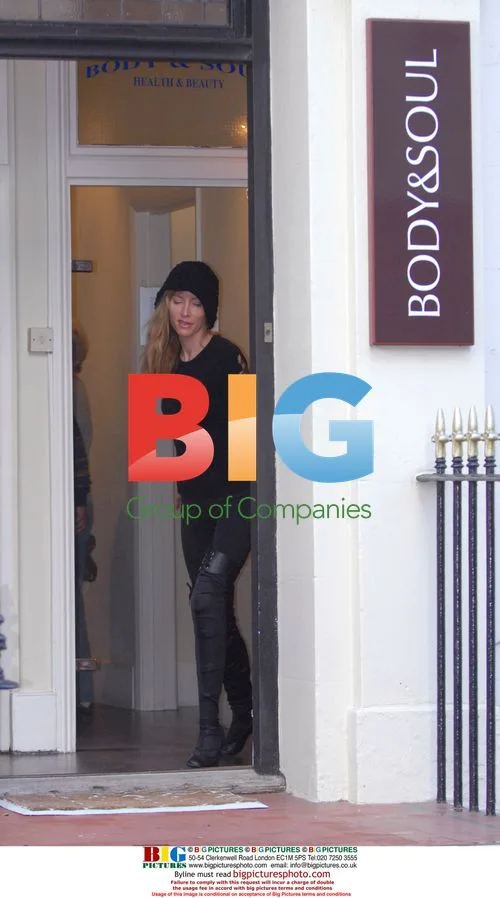 Heather Mills leaves Brighton clinic