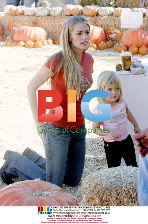 Denise Richards and daughter Sam at pumpkin patch