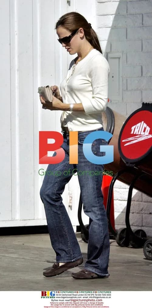 Jennifer Garner Goes Grocery Shopping