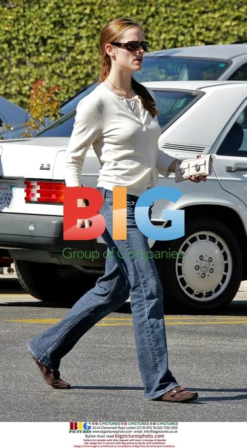 Jennifer Garner goes grocery shopping