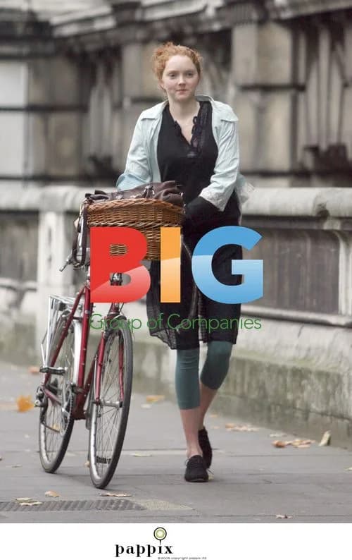 Lily Cole and boyfriend cycle in London