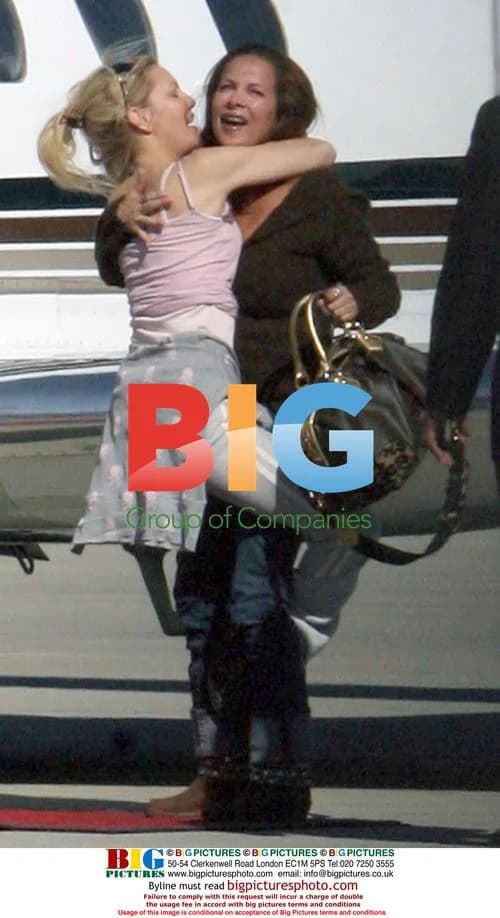 Heather Locklear arrives home on private jet
