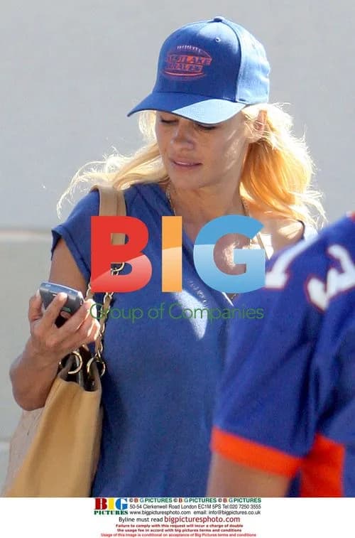 Pamela Anderson spotted in disguise