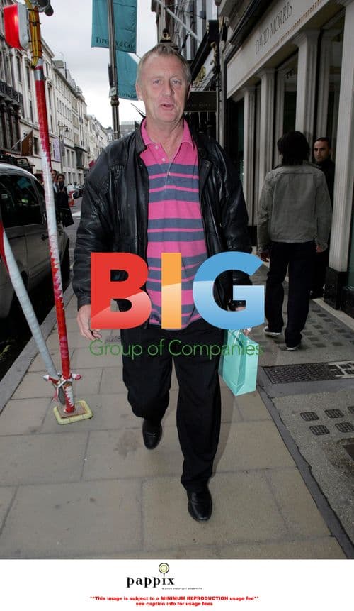 Chris Tarrant Spotted Shopping at Tiffany's